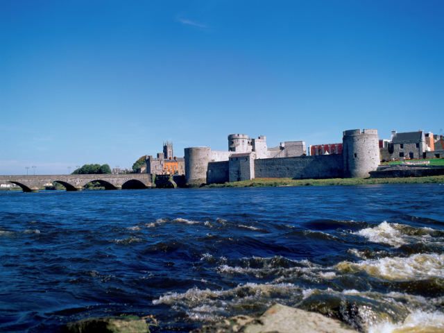 View of King John Castle from the river | Luxury Irish Tour Operators 