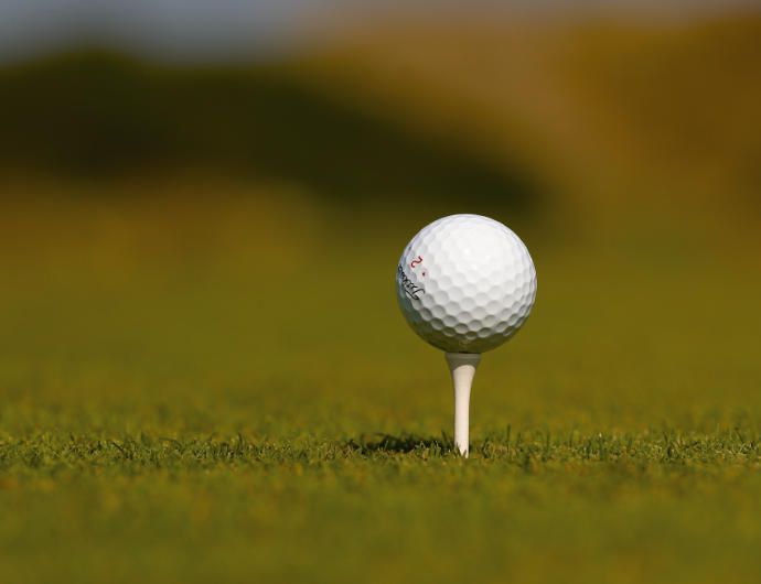 Golf ball on a tee | Irish golf vacations